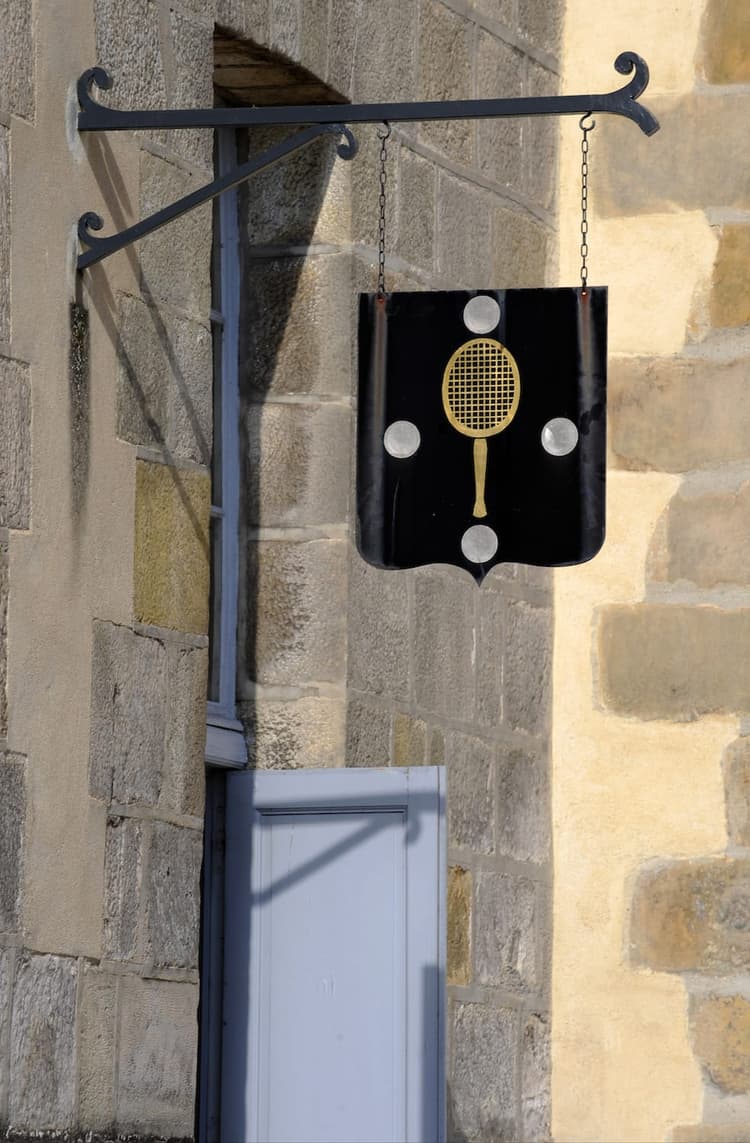 Fontainebleau real tennis court sign and door